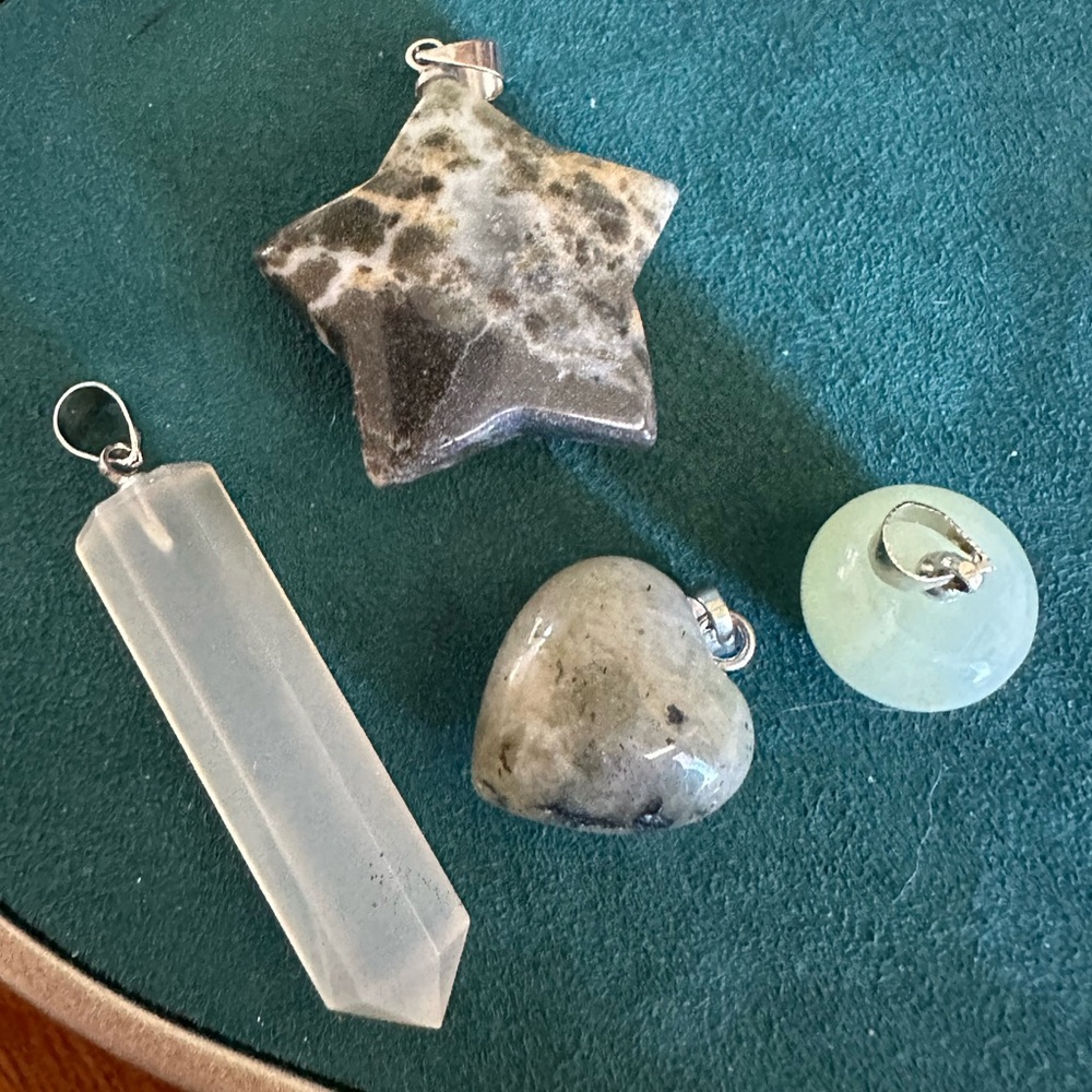 Moss Agate star and heart.  Set of 4 pieces.  Apple has UV reaction.  Natural